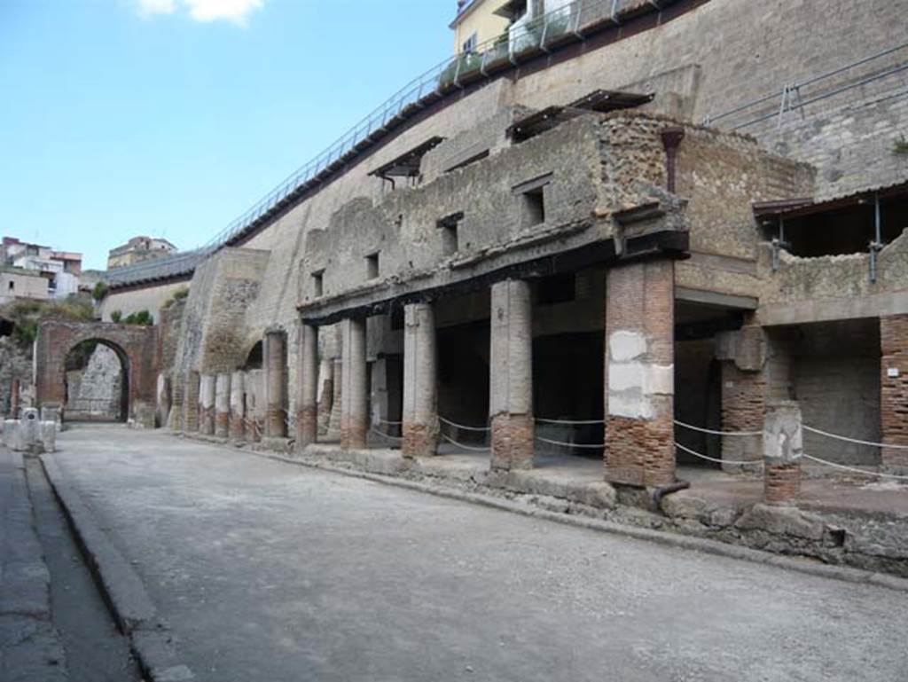 Decumanus Maximus, Herculaneum. August 2013. Looking north-west from doorway 8, on right.  Photo courtesy of Buzz Ferebee.